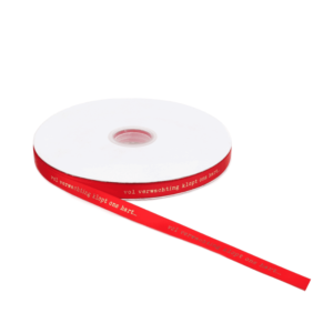 Satijnlint  - Vol Verwachting Rood