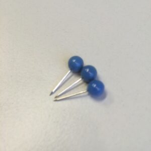 Speld met blauw kunststof knop 16mmx6mm