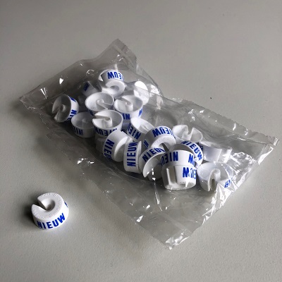 MB wit/blauw NIEUW voor op kledinghanger